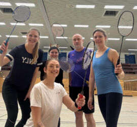 Selina, Astrid, Justus, Regina, Saskia (vorne) Badminton Teilnehmer:innen